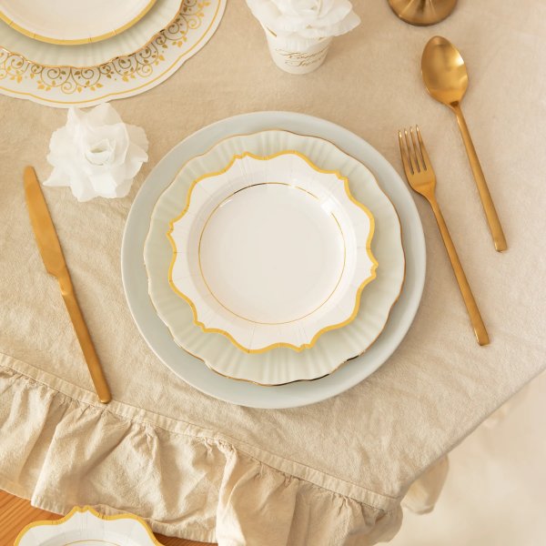 Papptallrikar - Vita med guldkant - 6-pack