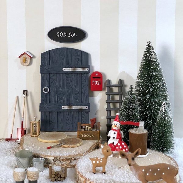 Nissetillbehör - Stubbe med yxa Nissetillbehör - Stubbe med yxa