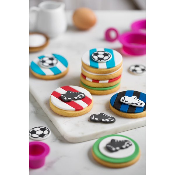 Sockerdekorationer - Fotbollar + Fotbollsskor - 6 st Sockerdekorationer - Fotbollar + Fotbollsskor - 6 st