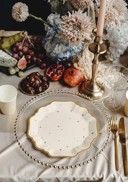 Papptallrikar - Beige med stjärnor - 21 cm Papptallrikar - Beige med stjärnor - 21 cm