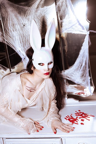 Gelf�nsterdekaler blodiga h�nder - R�d