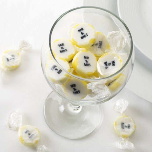 Karameller - Just Married - Gul - Ca 50 st Karameller - Just Married - Gul - Ca 50 st